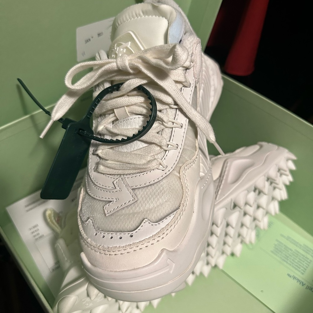 Odsy-1000 Sneaker
OFF-WHITE